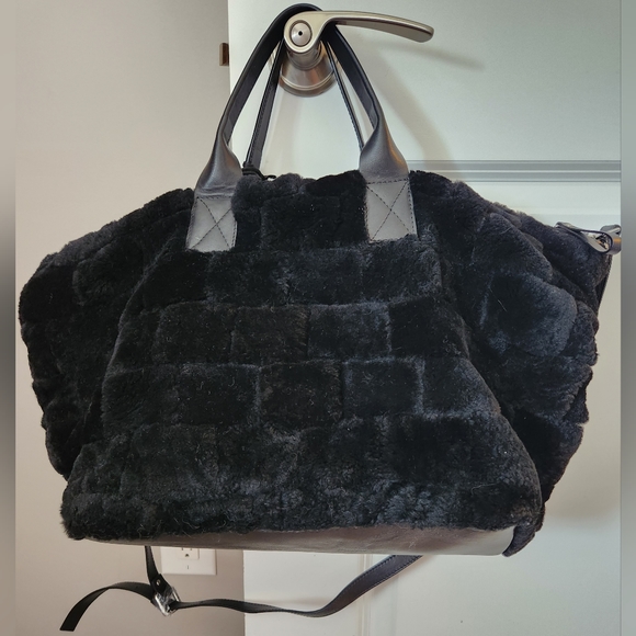 *SOLD* Antonio Cristiano XL Sheepskin Fur Tote Satchel Bag in Black; New w/ Tags - Picture 15 of 16